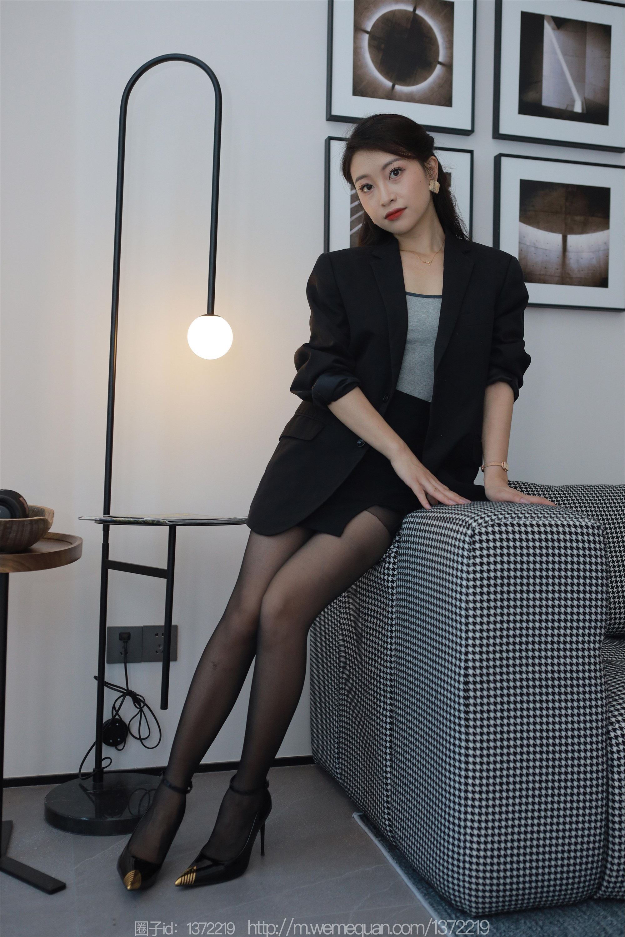 IESS异思趣向  2023.07.27 丝享家 1491 小婕《黑金高跟鞋》